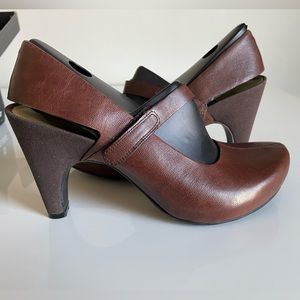 Tsubo closed toe Mary Jane heels - size 9